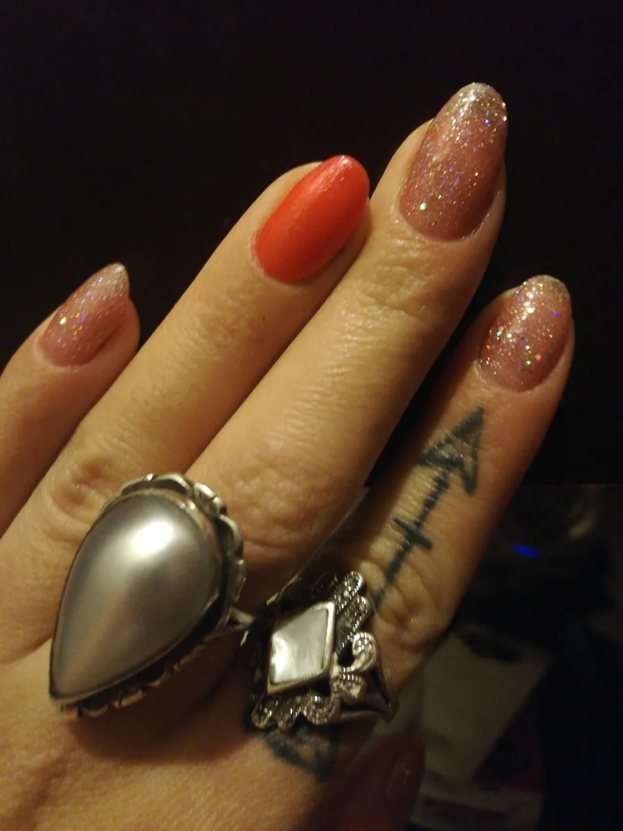 Naranja con brillos dorados